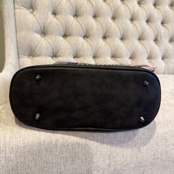 Trinity Ranch Genuine Leather Floral Tooled Purse (Black/Cream) - Picture 2 of 13